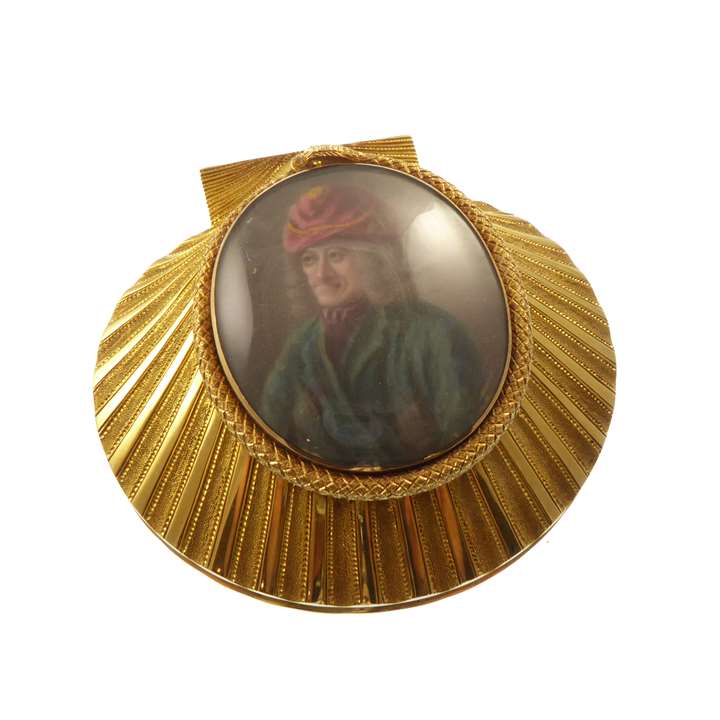 18ct gold shell box with portrait miniature